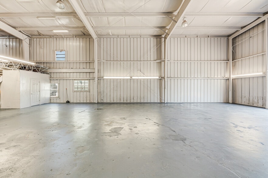 More Photos Of 1911 Dana Dr, Fort Myers Warehouse For Sale