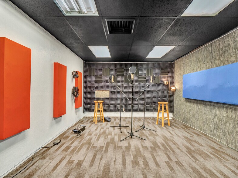 More Photos Of 824 W Pipeline Rd, Hurst Religious Facility For Sale