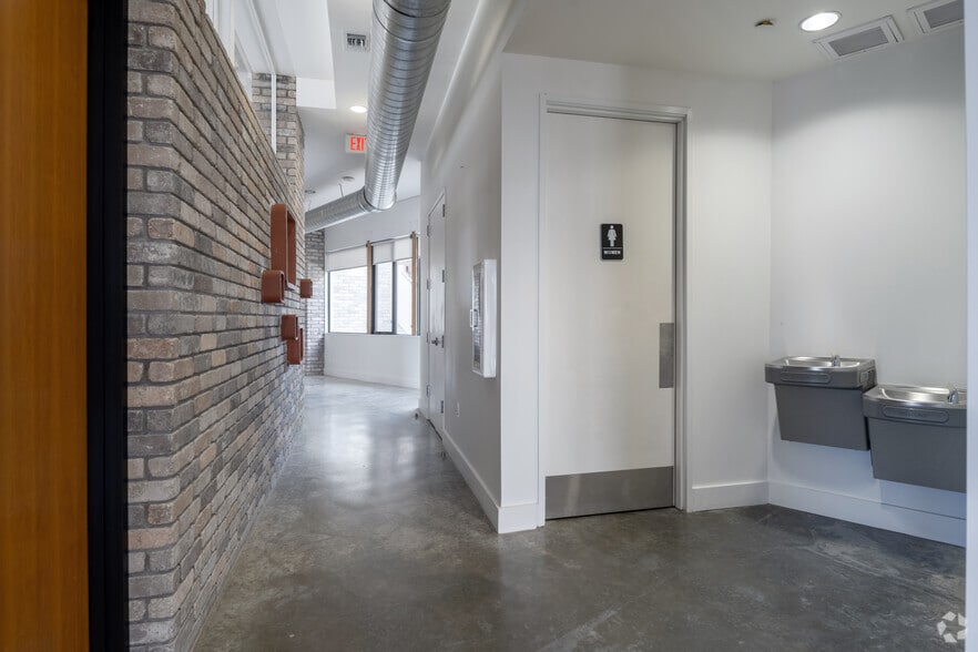 More Photos Of 2921 E 17th St, Austin Loft Creative Space For Sale