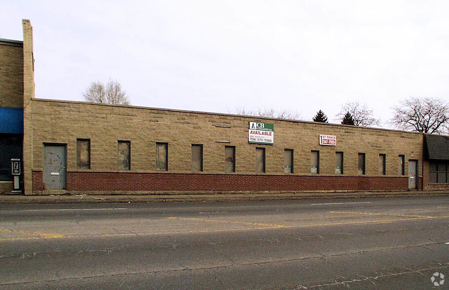 Primary Photo Of 419-423 Mannheim Rd, Bellwood Warehouse For Sale