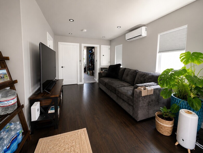 More Photos Of 404 SE Railroad St, Bend Apartments For Sale