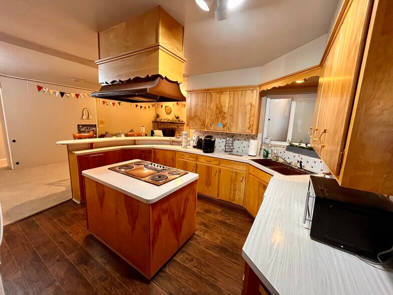 More Photos Of 921 E Prospect Rd, Fort Collins Flex For Sale