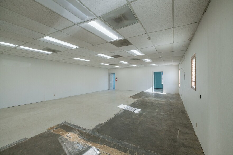 More Photos Of 500 Queen Ave SW, Albany Service For Sale