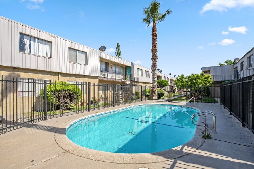 More Photos Of 51 E Dakota Ave, Fresno Apartments For Sale