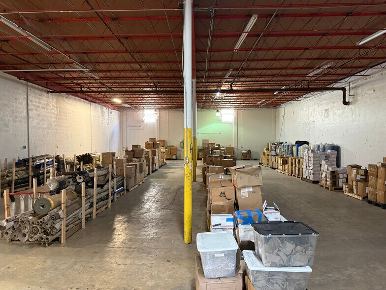 More Photos Of 2901-2915 NW 34th St, Miami Showroom For Lease