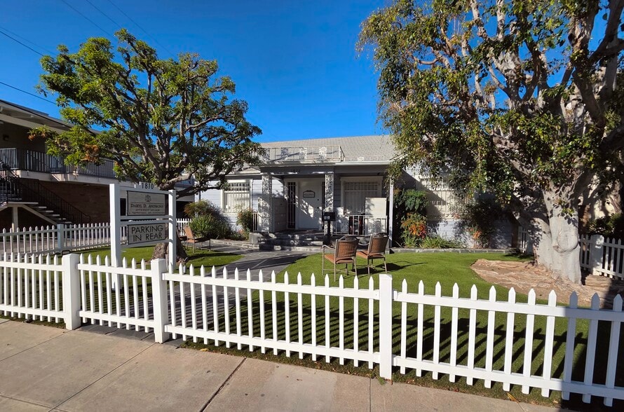 Primary Photo Of 1810 N Broadway, Santa Ana Medical For Sale