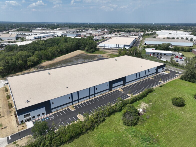 More Photos Of 12201 Griffith Ctr, Alsip Distribution For Lease