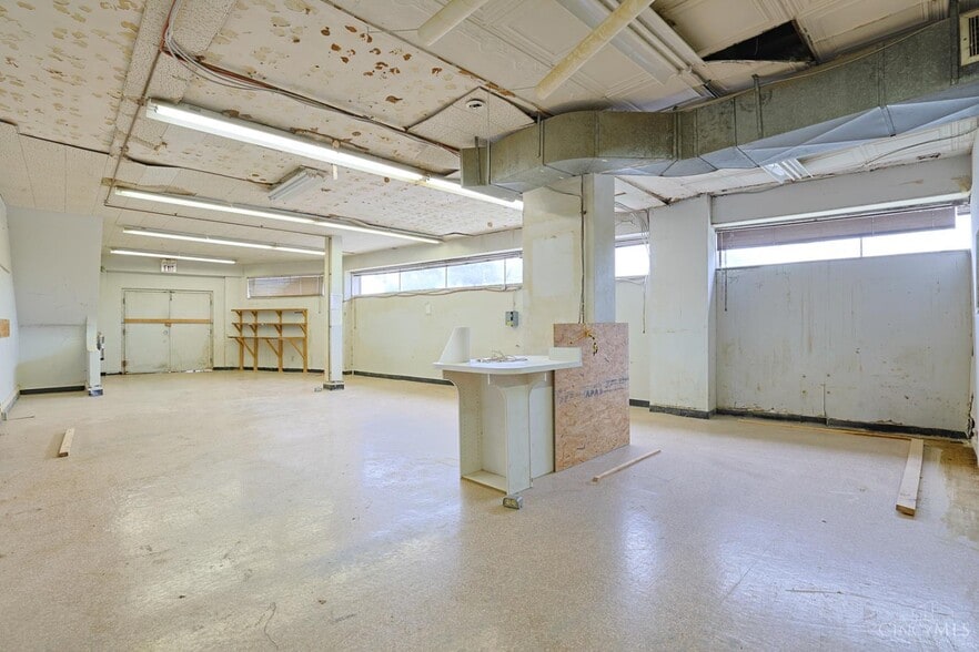 More Photos Of 2108 Central Pky, Cincinnati Loft Creative Space For Sale