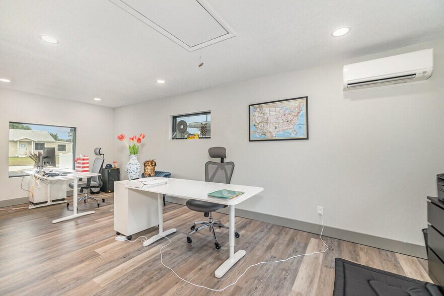 More Photos Of 390 Poinciana Dr, Melbourne Office Residential For Lease