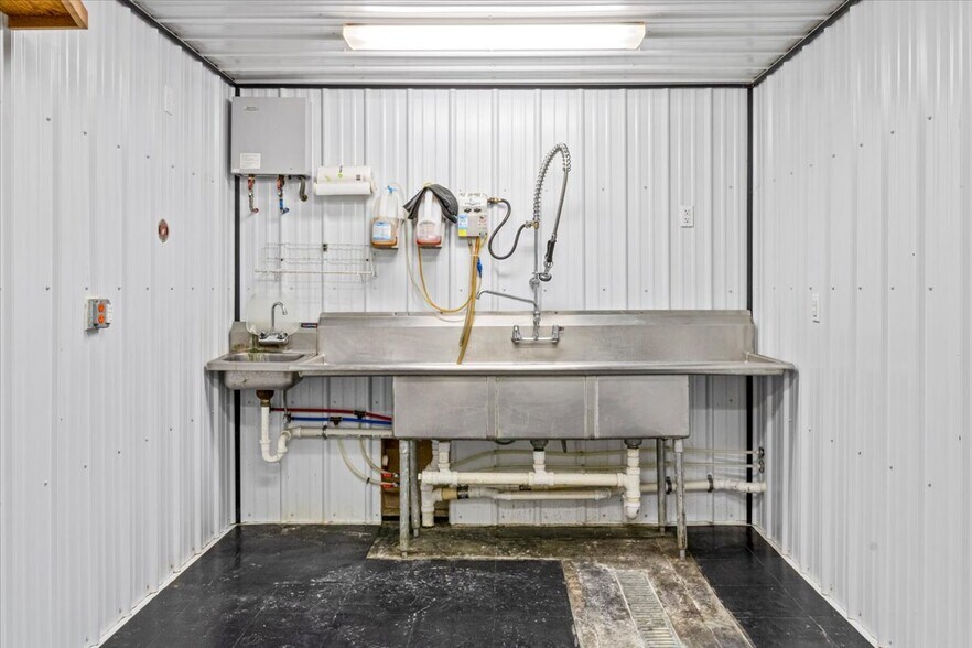 More Photos Of 406 N Main St, Lynn Restaurant For Lease