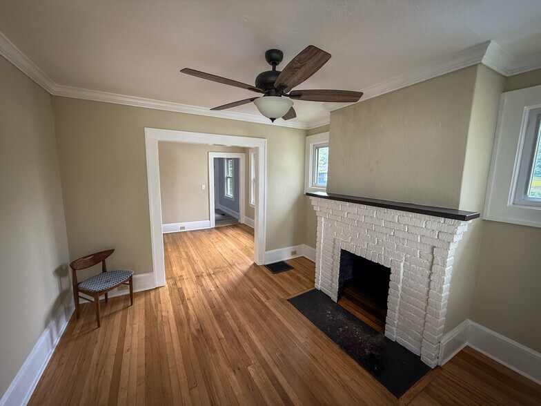 More Photos Of 3 Orchard Pl, Asheville Office For Sale