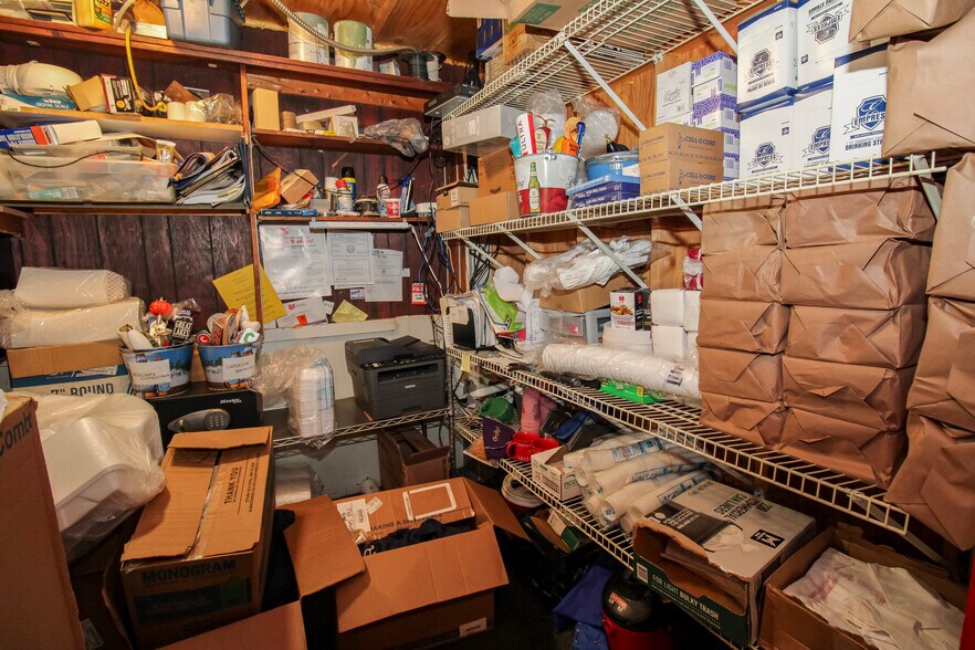 More Photos Of 54 McKinley St, Huron Bar For Sale