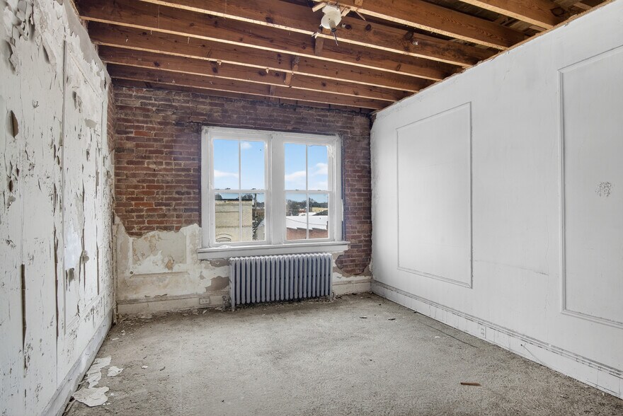 More Photos Of 104-110 S Hill Ave, South Hill Office Residential For Sale