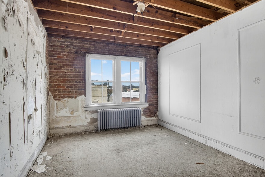 More Photos Of 104-110 S Hill Ave, South Hl, South Hill Office Residential For Sale