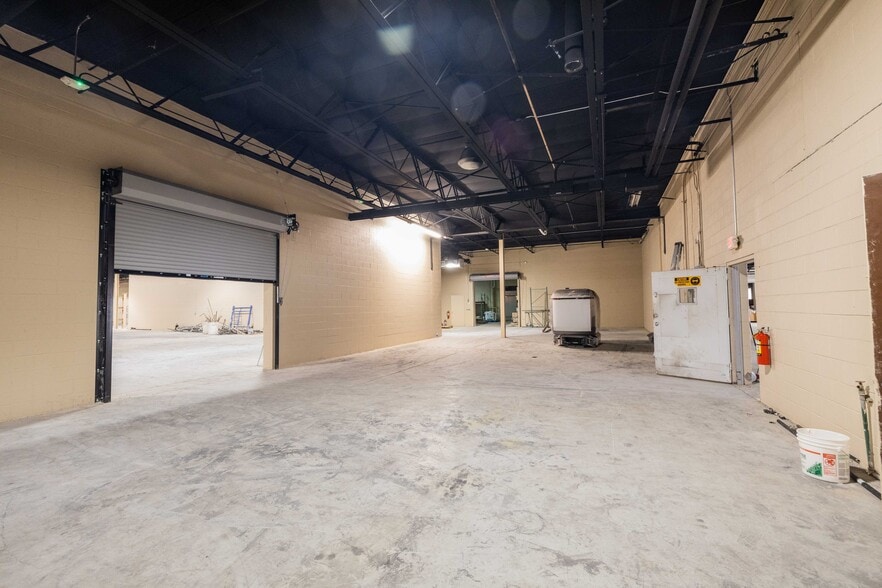 More Photos Of 29330-29350 Stephenson Hwy, Madison Heights Warehouse For Lease