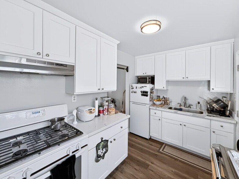 More Photos Of 460 S Buena Vista, San Jose Apartments For Sale