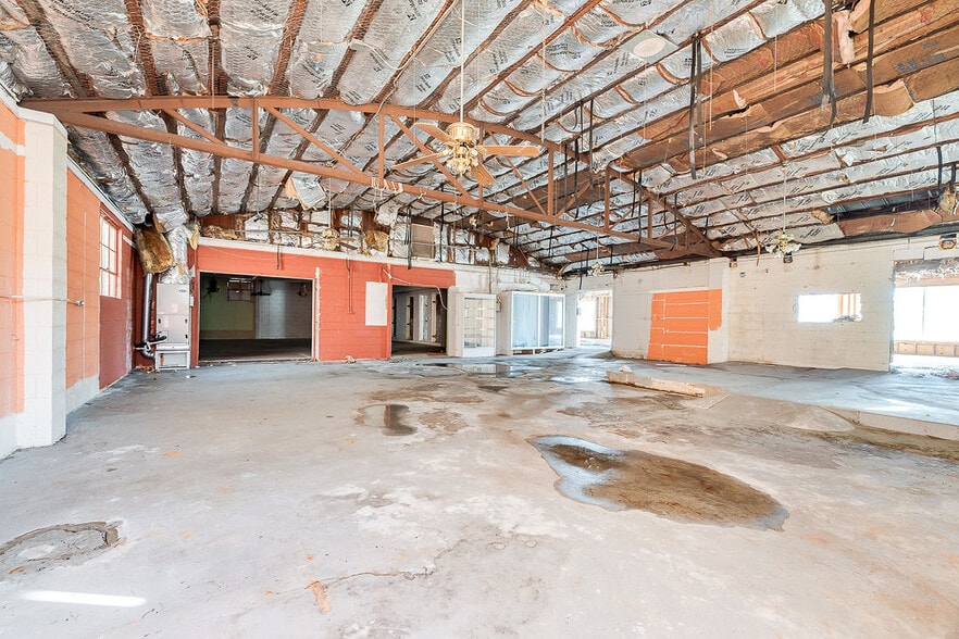 More Photos Of 3104 Skidaway Rd, Savannah Freestanding For Sale