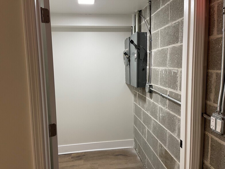 More Photos Of 5006-5016 N Pulaski Rd, Chicago General Retail For Lease