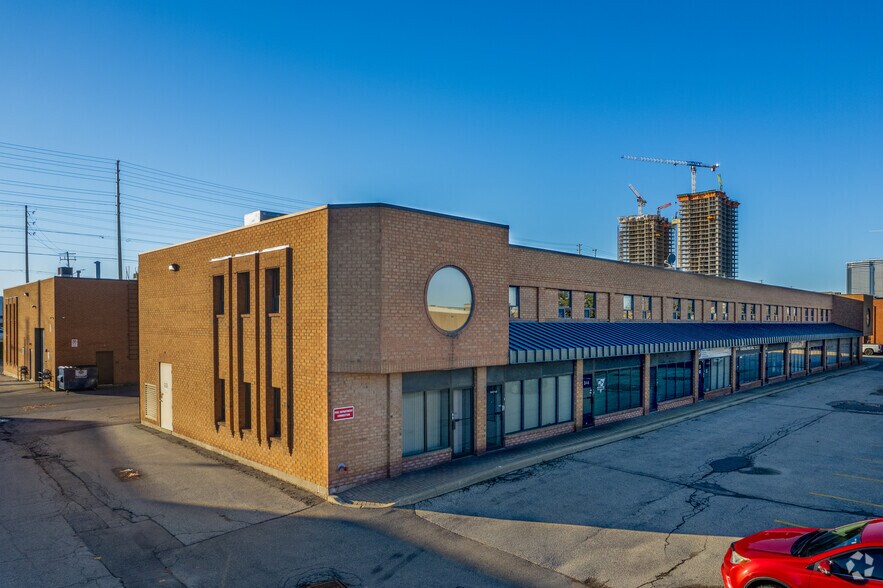 More Photos Of 35 Mccleary Ct, Vaughan Light Distribution For Lease