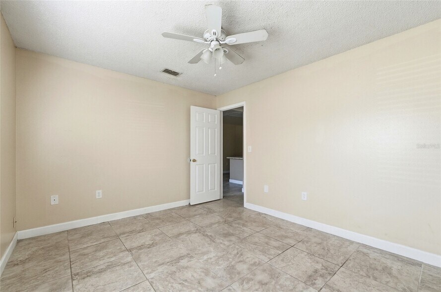 More Photos Of 2300 W Cannon Ter NW, Winter Haven Apartments For Sale