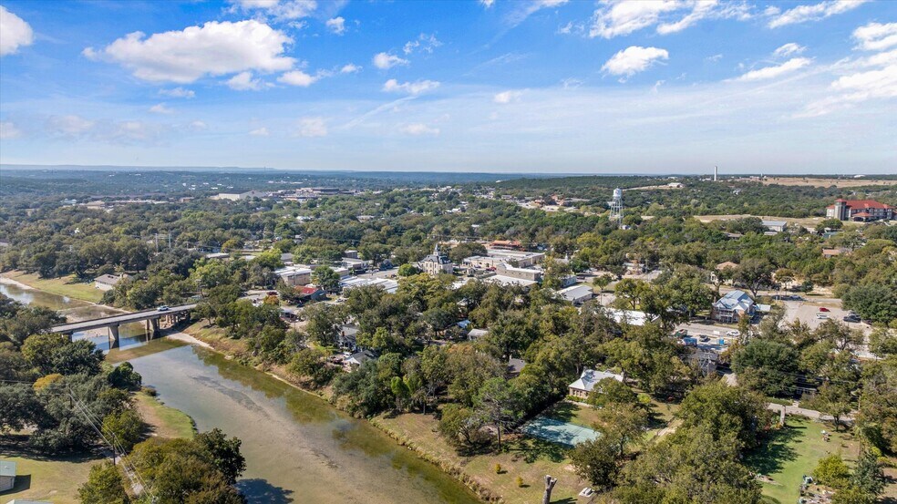 More Photos Of 301 NE Barnard St, Glen Rose Office For Sale