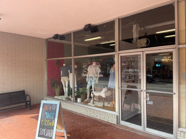 More Photos Of 208 N Main St, Blacksburg General Retail For Sale