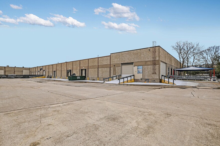 More Photos Of 10420 Metric Blvd, Austin Warehouse For Lease