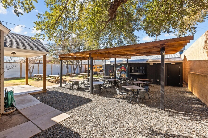 More Photos Of 615 N Sam Houston Ave, Odessa Restaurant For Sale
