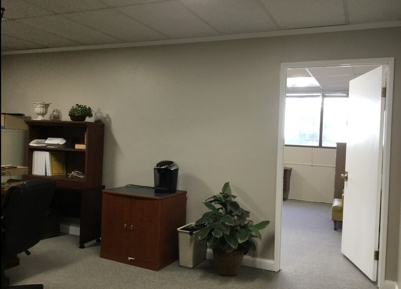 More Photos Of 9010 Corbin Ave, Northridge Office For Lease