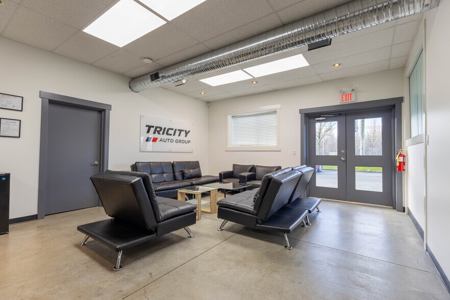 More Photos Of 22867 Fraser Hwy, Langley General Retail For Lease