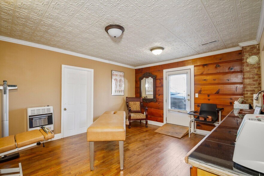 More Photos Of 333 Main St, Gainesville Office For Sale
