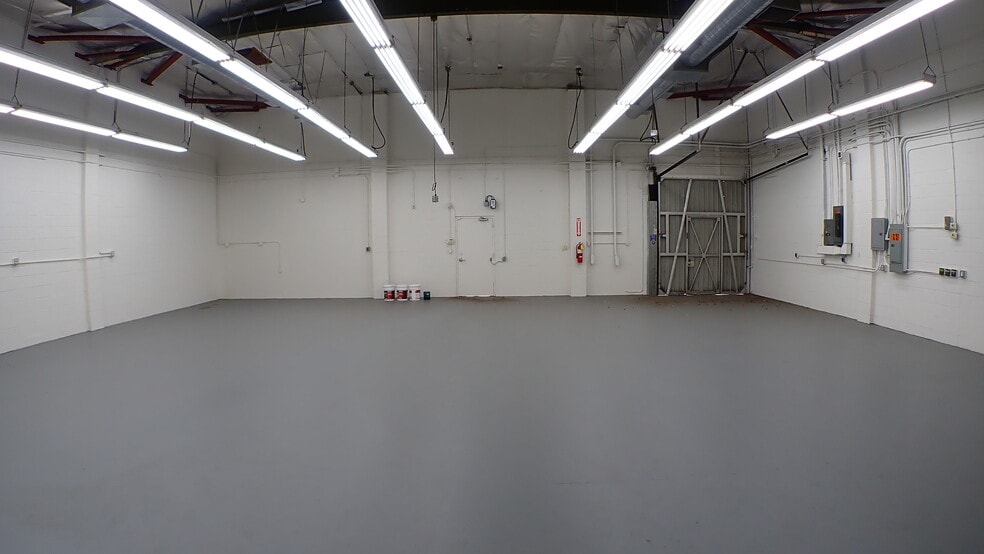More Photos Of 519 S Flower St, Burbank Warehouse For Lease