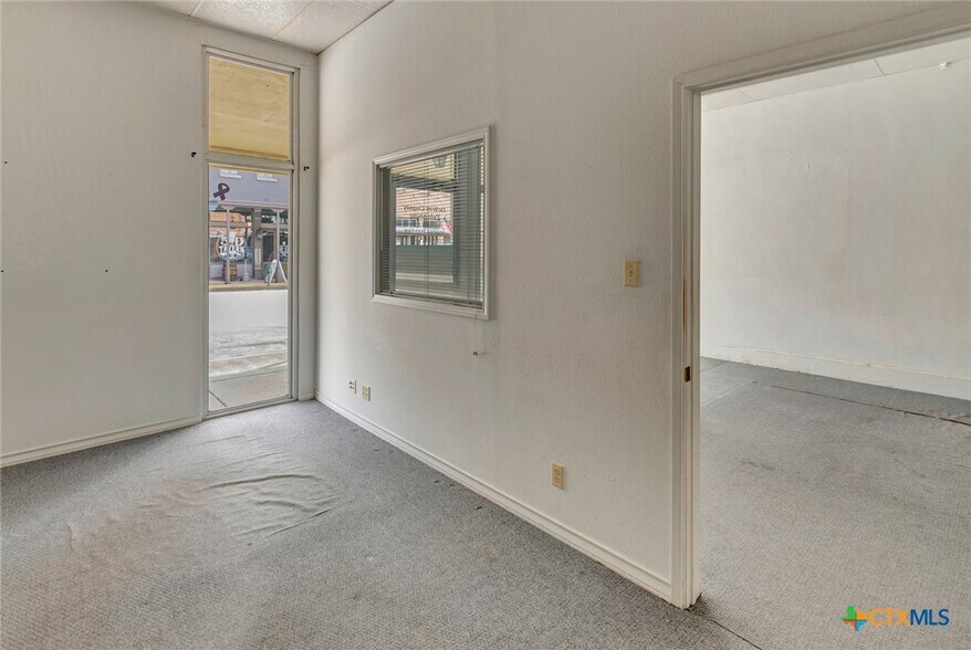 More Photos Of 119 E Main St, Cuero General Retail For Sale