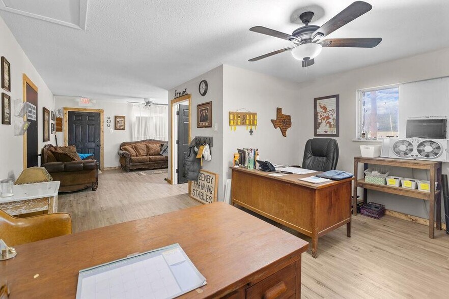 More Photos Of 530 E Hwy 69, Denison Office For Sale