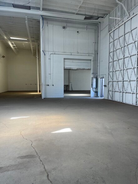 More Photos Of 1250 Commercial Ave, Oxnard Warehouse For Lease