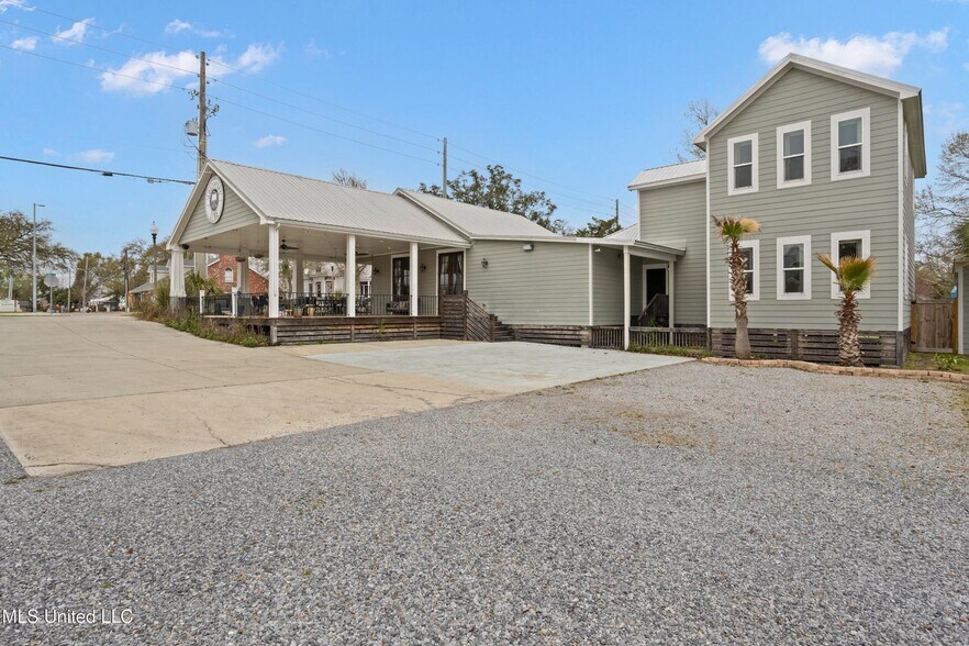 More Photos Of 647 Howard Ave, Biloxi Office Residential For Sale