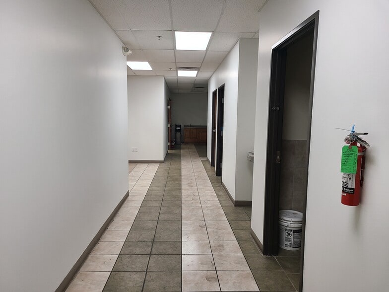 More Photos Of 9007 Tuscany Way, Austin Warehouse For Lease