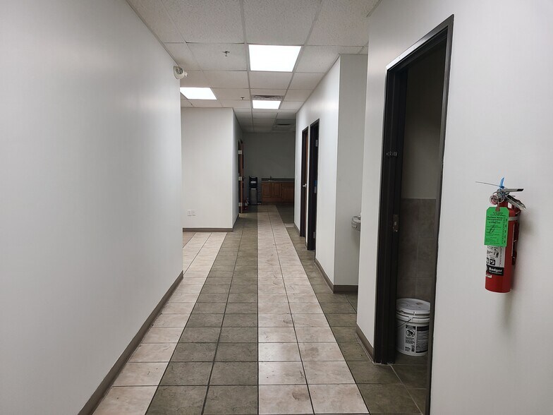 More Photos Of 9007 Tuscany Way, Austin Warehouse For Lease