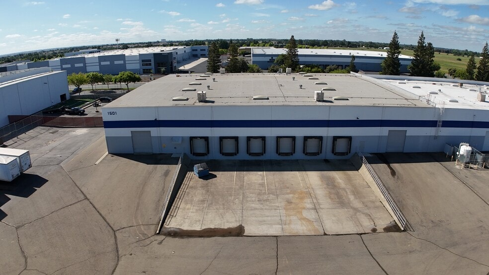 More Photos Of 1501 Aviation Blvd, Lincoln Warehouse For Lease
