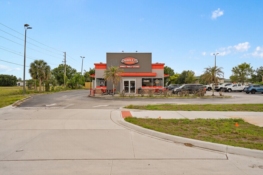 More Photos Of 3250 W Vine St, Kissimmee General Retail For Sale