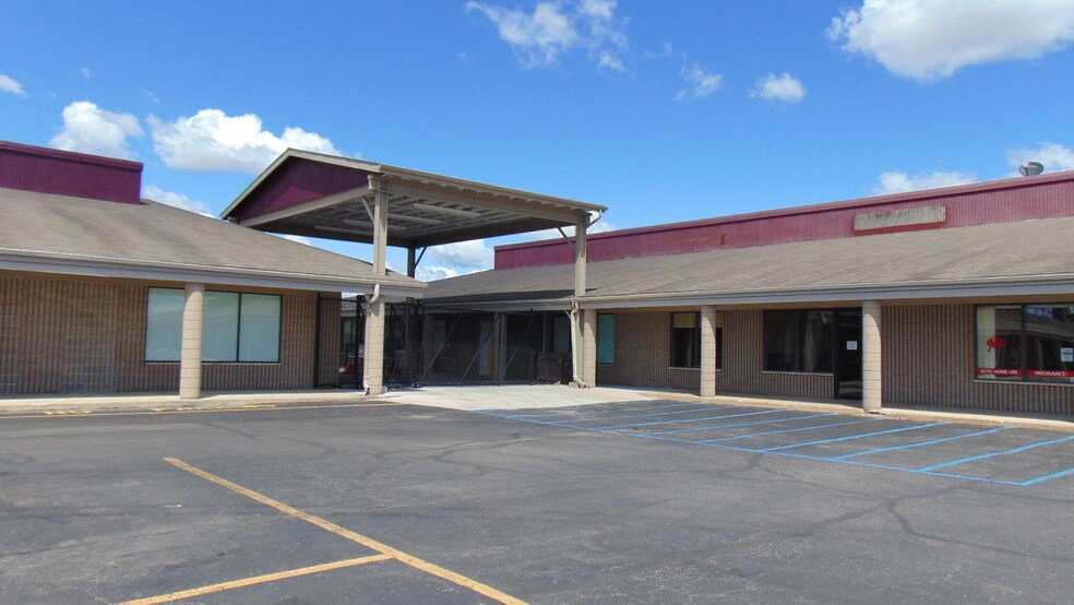 More Photos Of 911 E Pickard St, Mount Pleasant Storefront For Lease