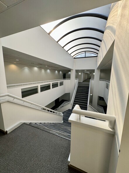 More Photos Of 4441 W Airport Fwy, Irving Office For Lease