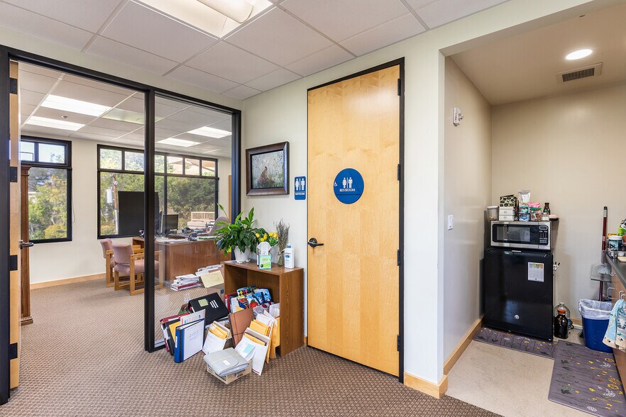 More Photos Of 690 De Long Ave, Novato Office For Sale