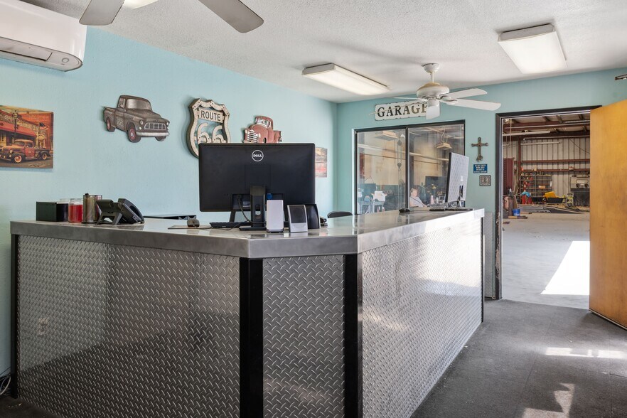 More Photos Of 1810 S Chester Ave, Bakersfield Service For Sale