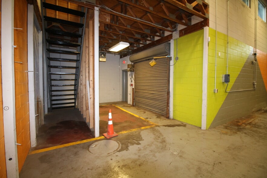 More Photos Of 925 N 8th St, Camden Warehouse For Lease