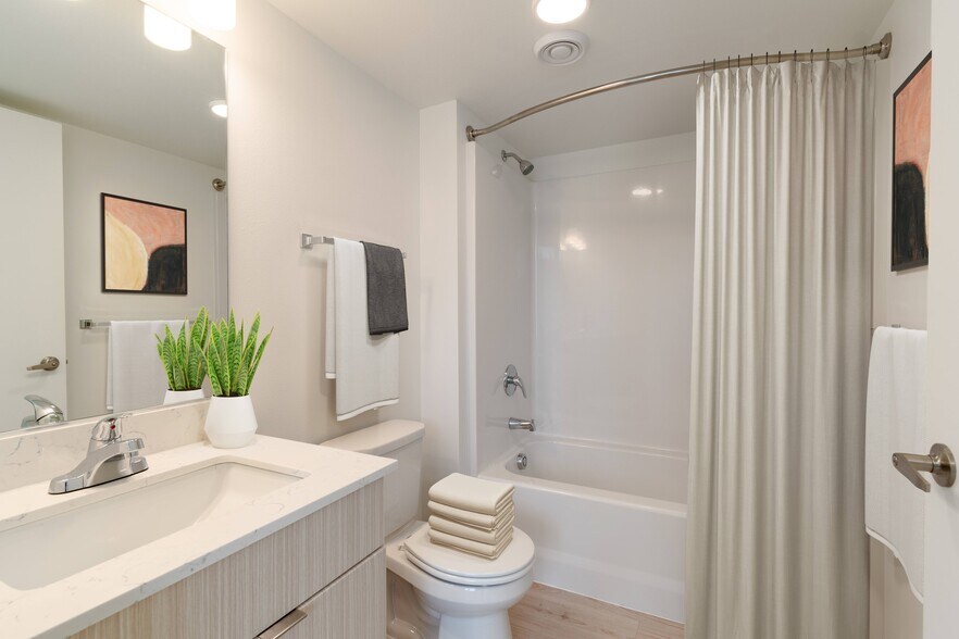 More Photos Of 132 NE 145th St, Shoreline Apartments For Lease