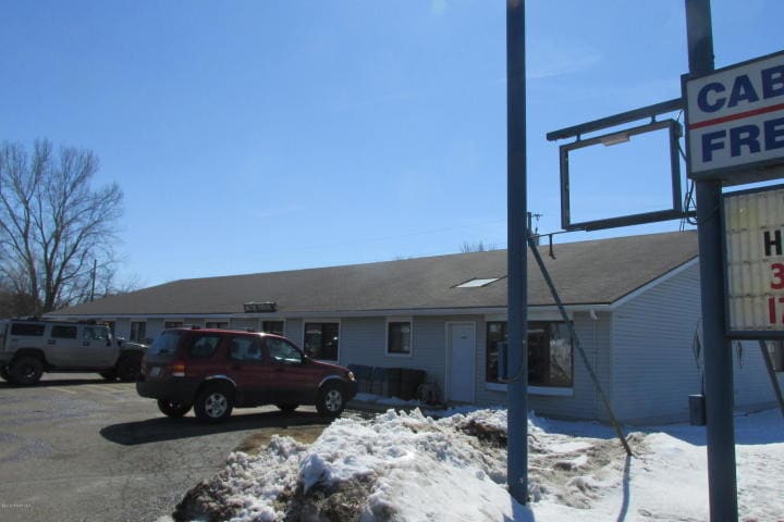 More Photos Of 2102 E Main St, Albert Lea Hotel For Sale