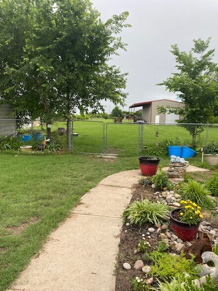 More Photos Of 2910 Hardy Springs Rd, Mcalester Storefront Retail Office For Sale