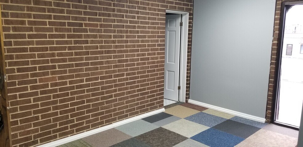 More Photos Of 4647 W 103 St, Oak Lawn Medical For Sale