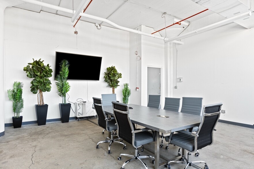 More Photos Of 59-00 Decatur St, Ridgewood Warehouse For Lease